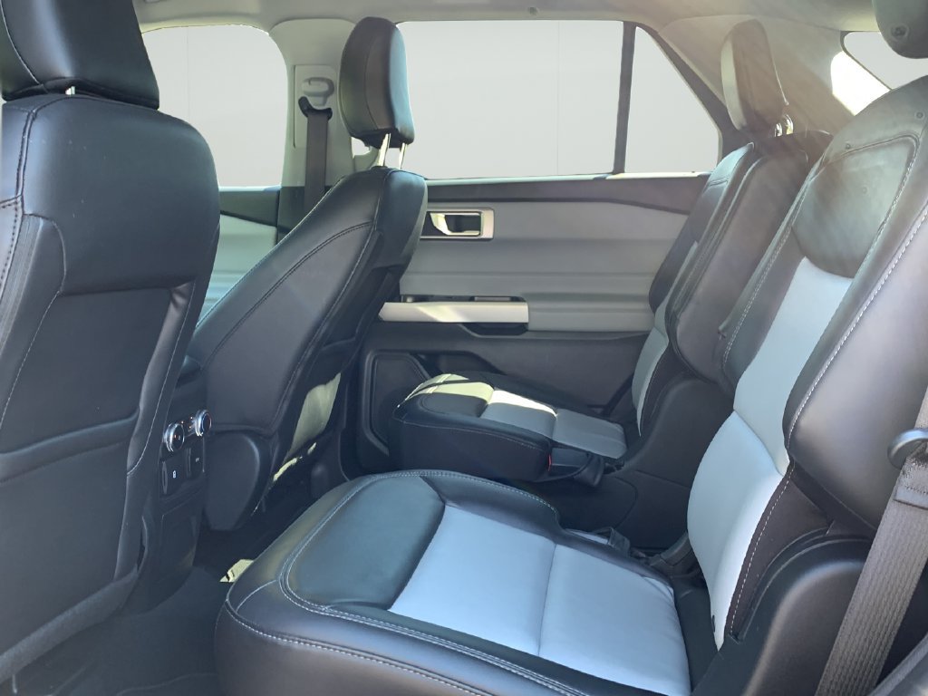 Used 2022 Ford Explorer XLT w/ Equipment Group 202A RWD image 17