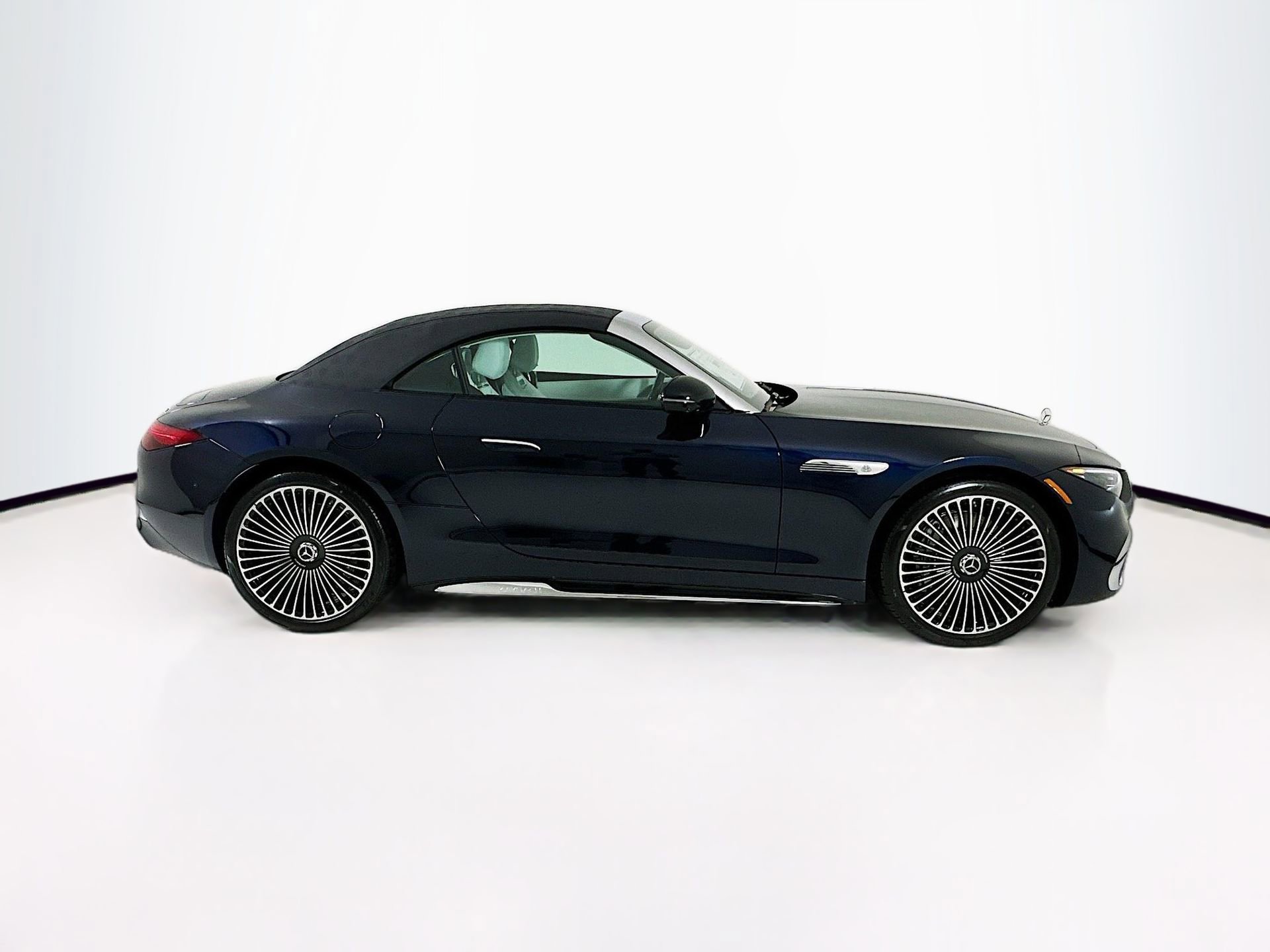 New 2026 Mercedes-Benz Maybach SL 680 image 9