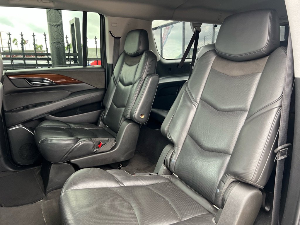 Used 2020 Cadillac Escalade ESV Luxury AWD/4WD image 15
