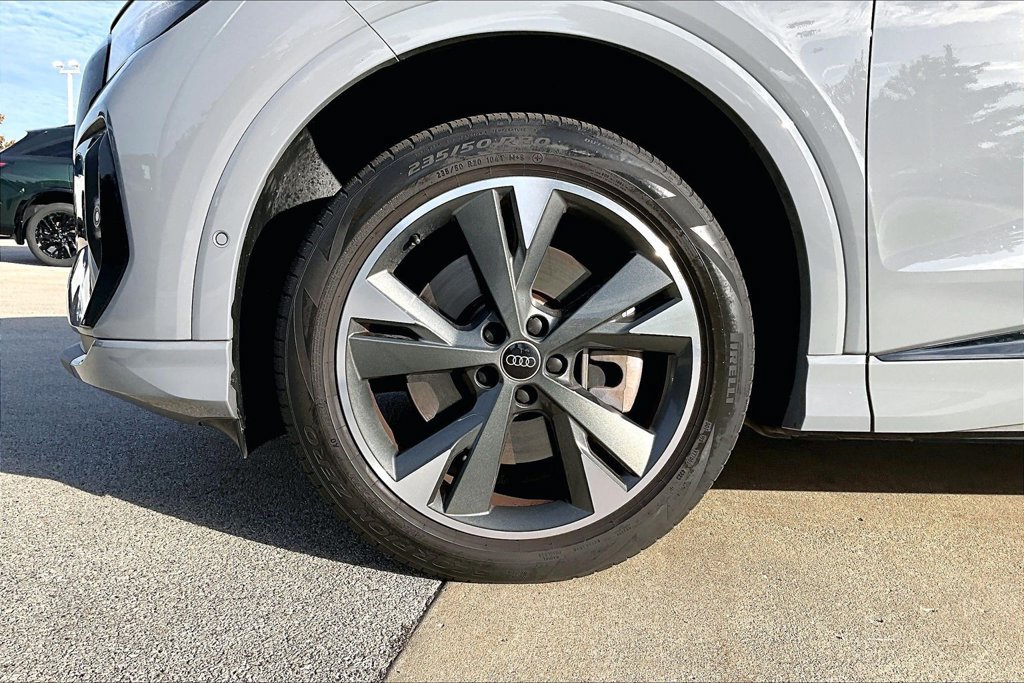 Used 2024 Audi Q4 e-tron Premium Plus AWD/4WD image 10