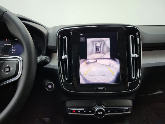 Certified 2025 Volvo XC40 B5 Ultra AWD/4WD image 34