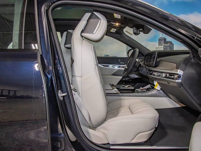 Used 2026 BMW 740i xDrive w/ Executive Package image 21