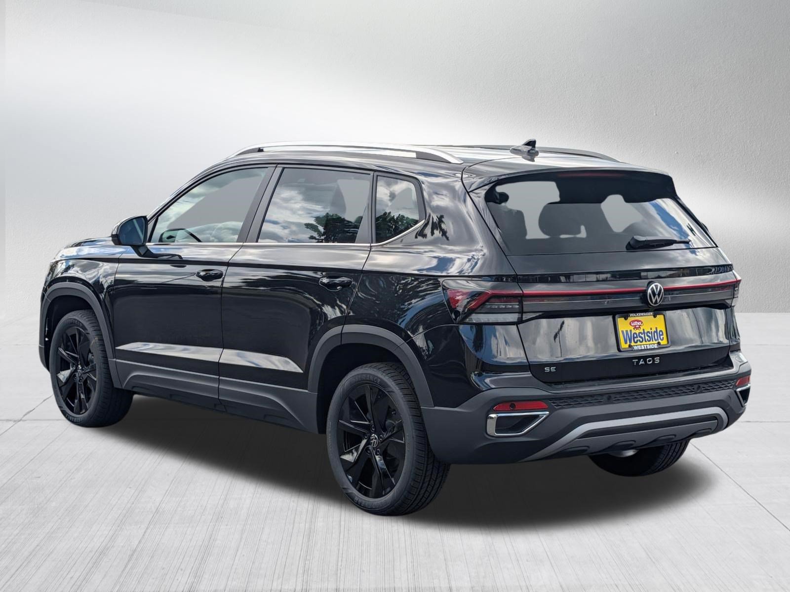New 2026 Volkswagen Taos SE FWD image 2