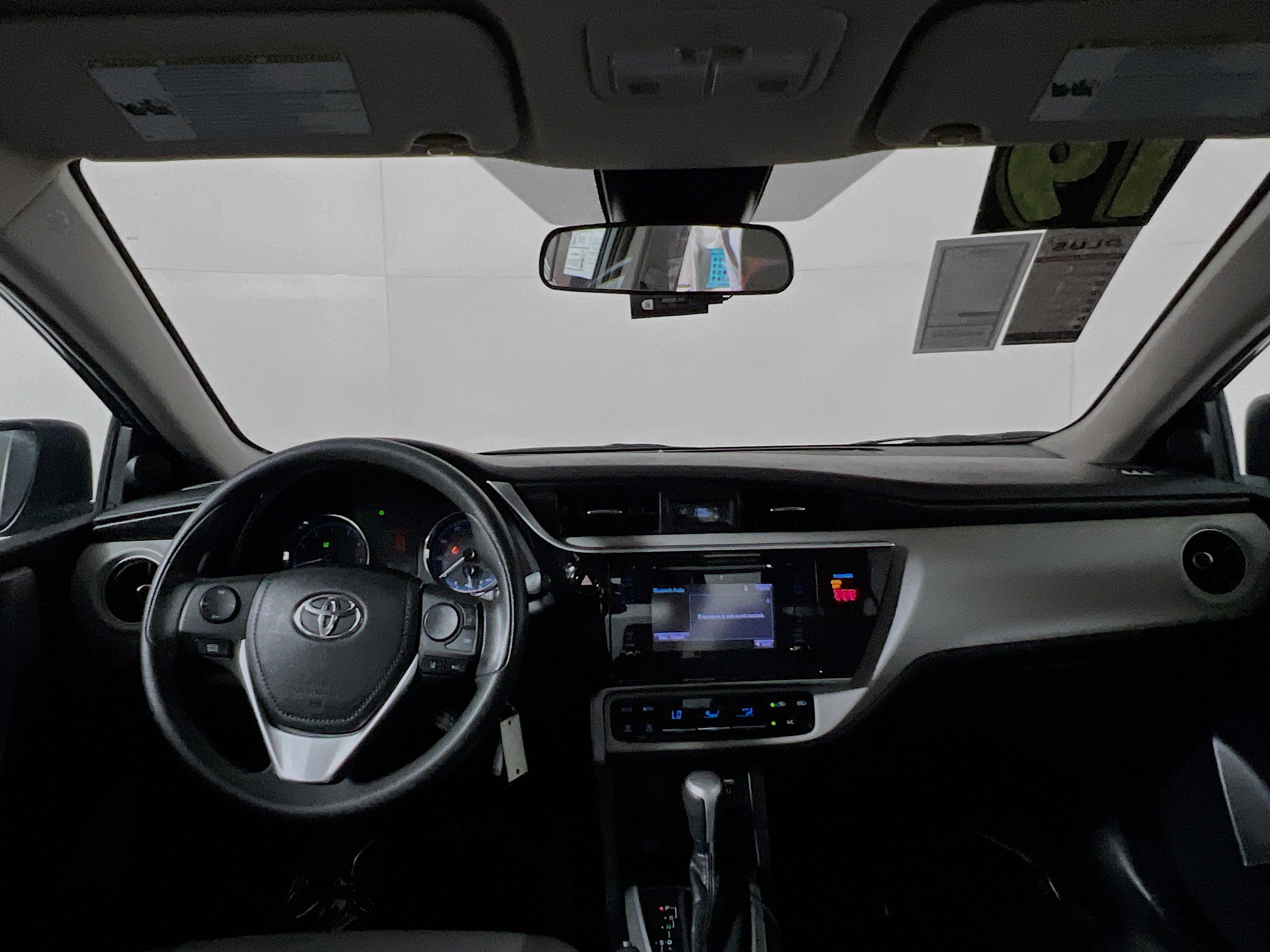Used 2019 Toyota Corolla LE FWD image 29