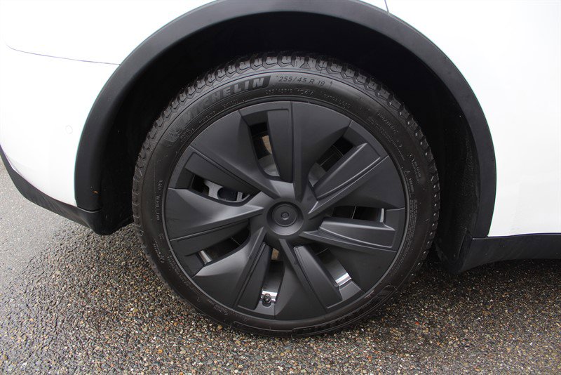 Used 2020 Tesla Model Y Long Range image 25