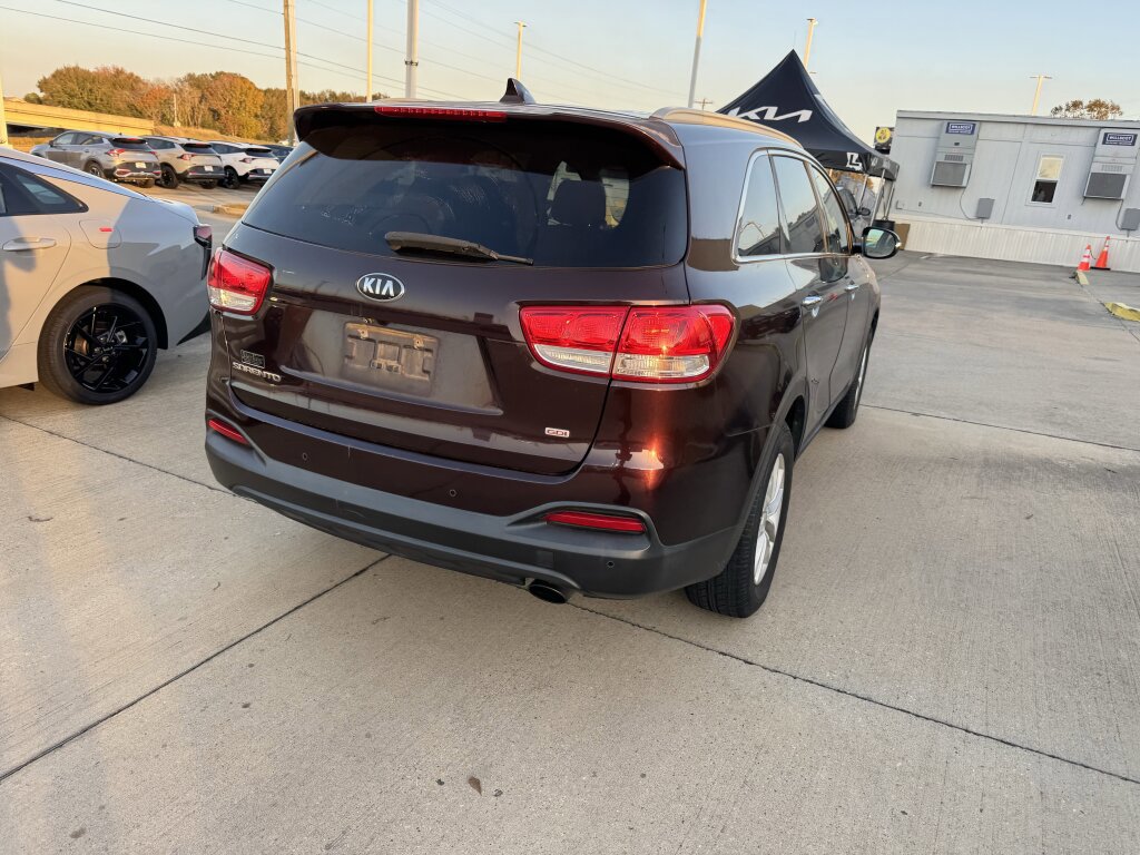 Used 2016 Kia Sorento LX w/ LX Convenience Package image 15