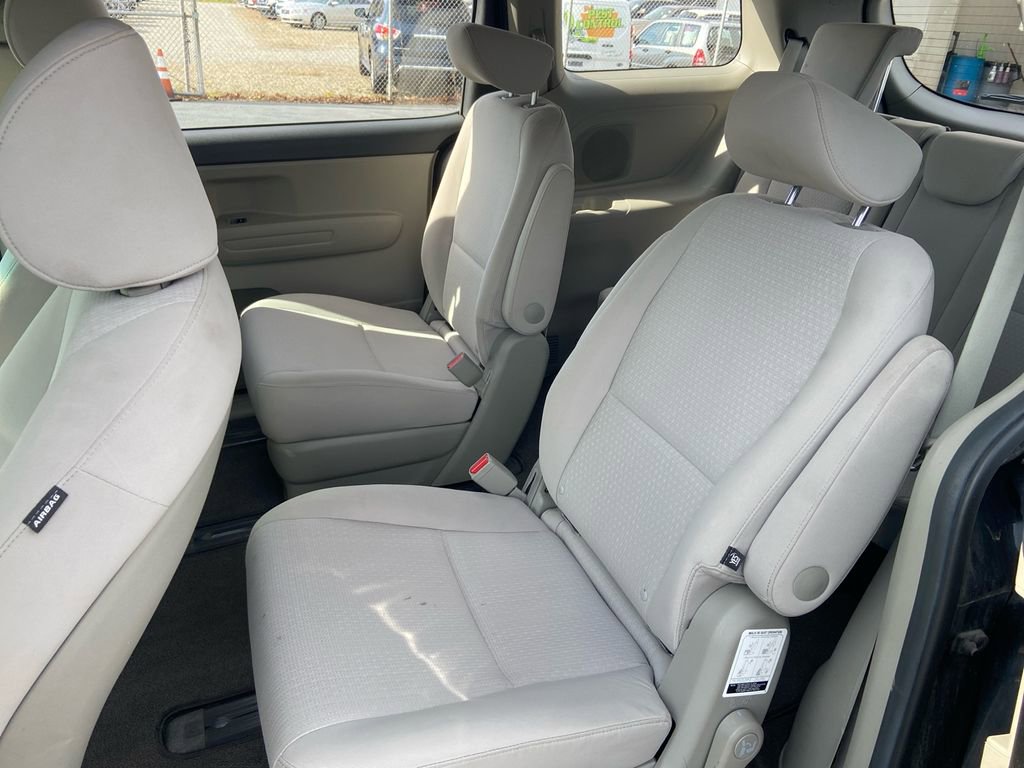 Used 2018 Kia Sedona L image 7