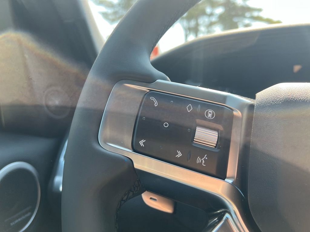 New 2026 Land Rover Discovery Dynamic SE image 12