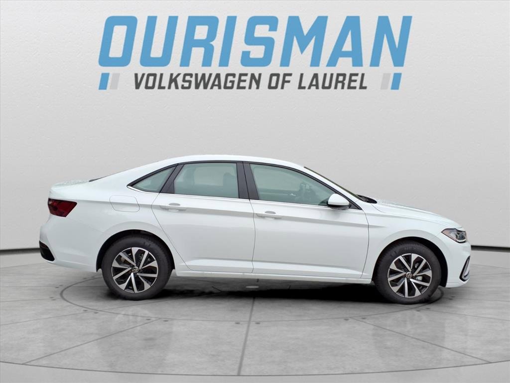 New 2026 Volkswagen Jetta SE image 2