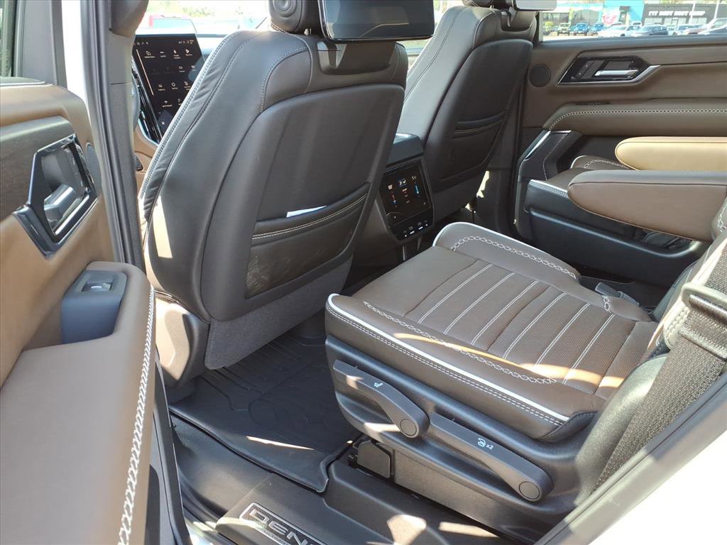 Used 2025 GMC Yukon Denali Ultimate w/ LPO, Floor Liner Package image 31