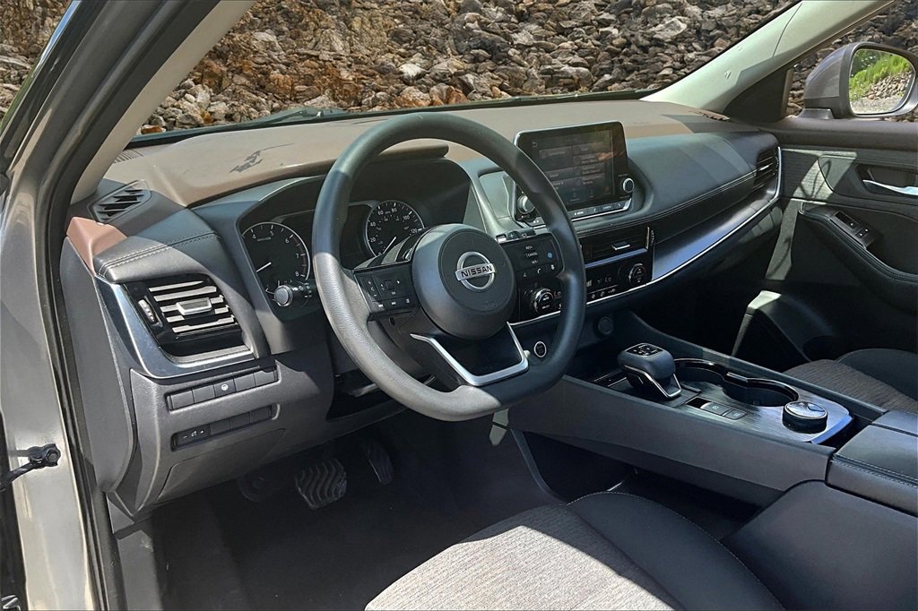 Used 2021 Nissan Rogue SV image 12