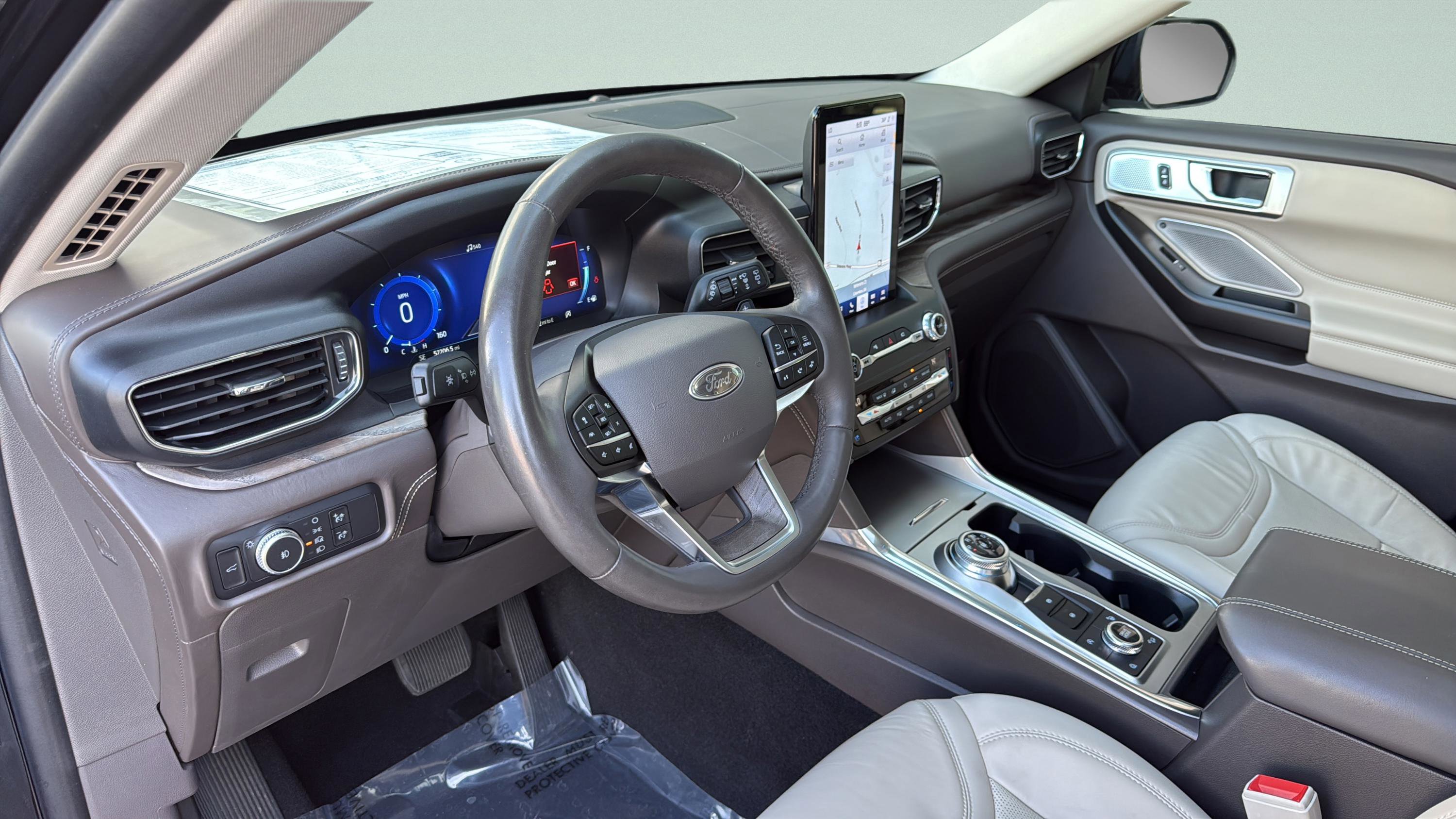 Used 2020 Ford Explorer Platinum w/ Premium Technology Package image 24
