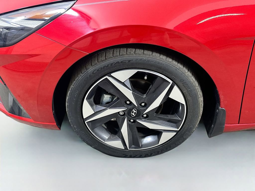 Used 2022 Hyundai Elantra Limited w/ Winter Weather Package FWD image 8