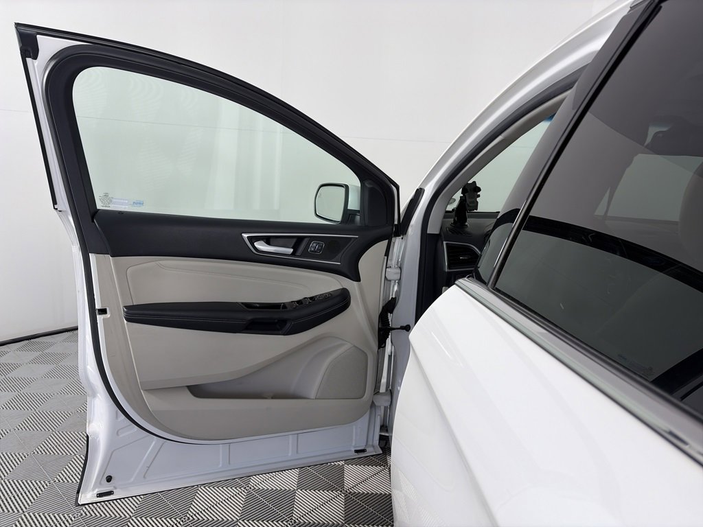 Used 2016 Ford Edge Titanium w/ Equipment Group 302A image 10