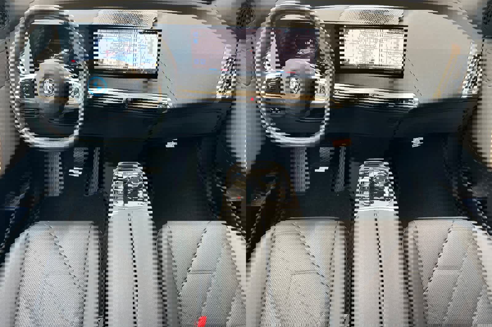 Used 2023 BMW iX xDrive50 w/ Sport Package image 4