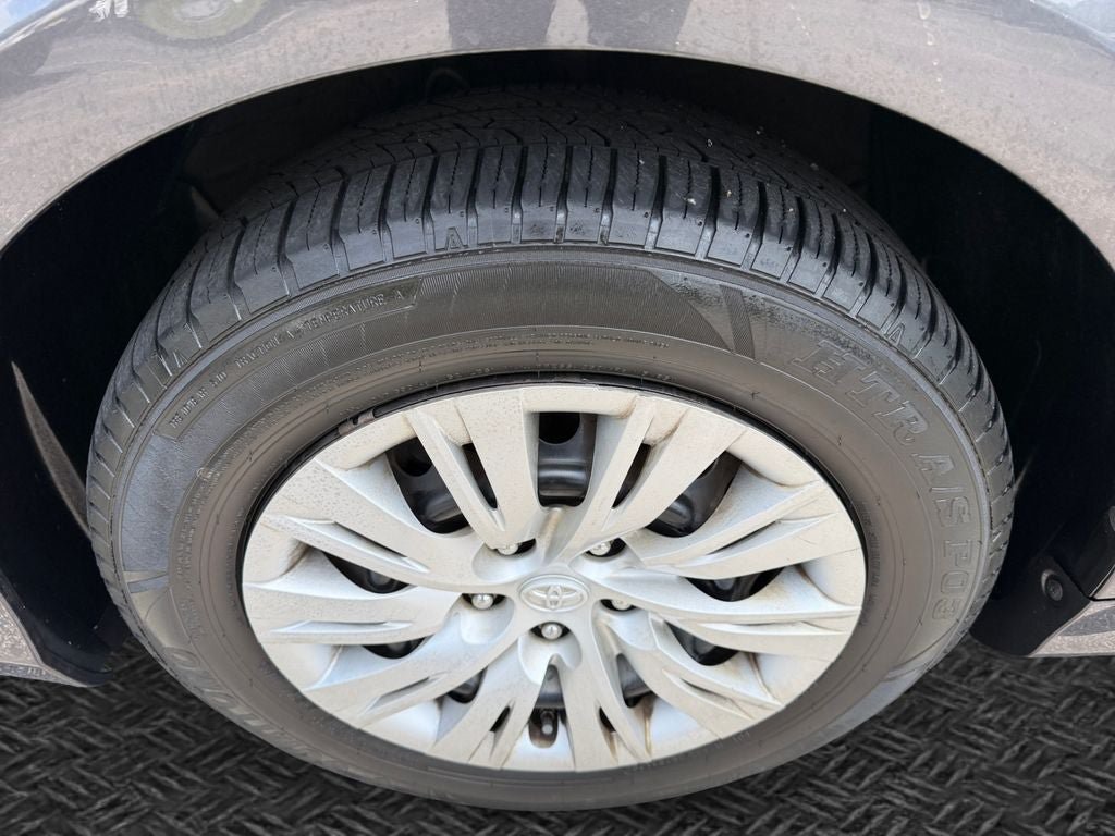 Used 2013 Toyota Camry LE FWD image 11