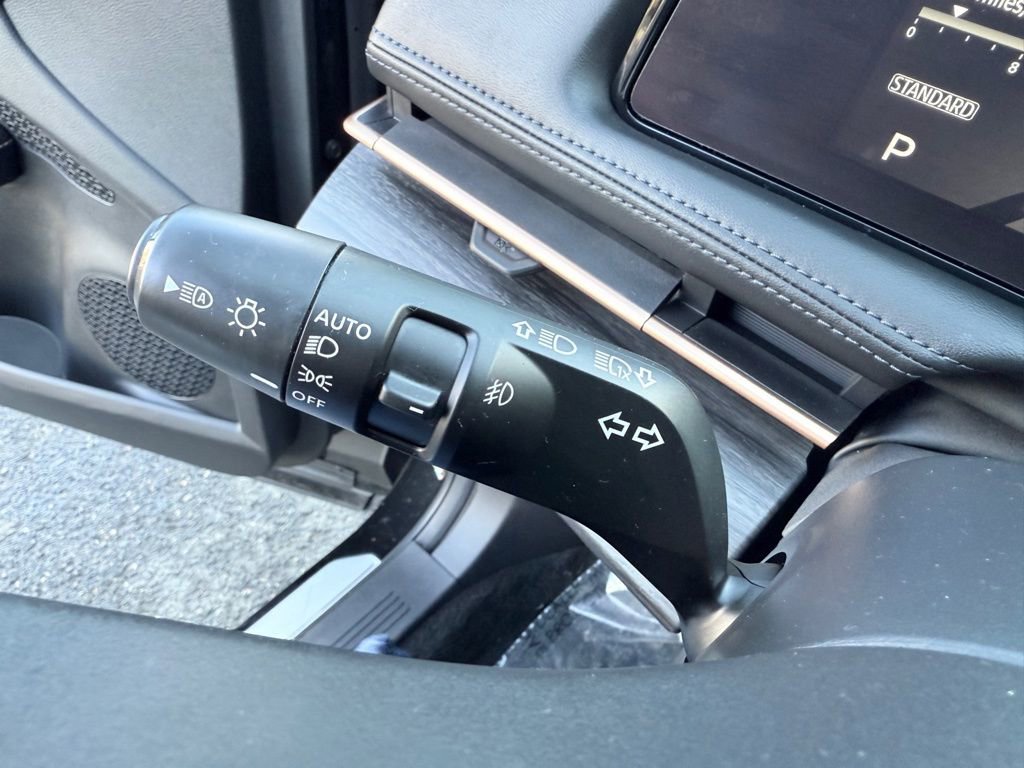 Used 2023 Nissan Ariya FWD image 34