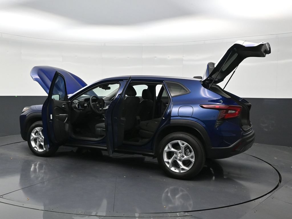 Used 2024 Chevrolet Trax LS w/ LS Convenience Package FWD image 30
