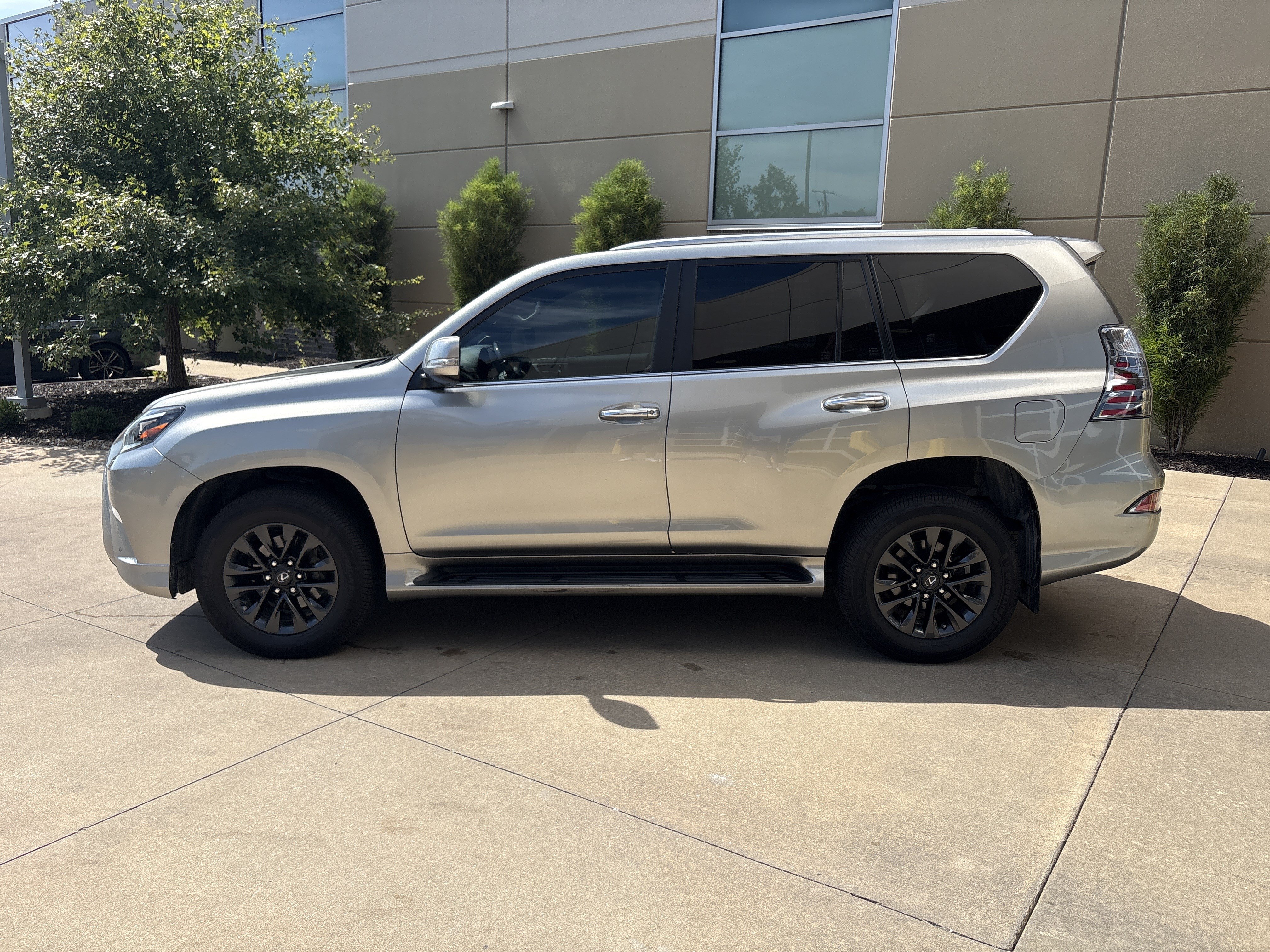 Used 2021 Lexus GX 460 Premium w/ Premium Package AWD/4WD image 28
