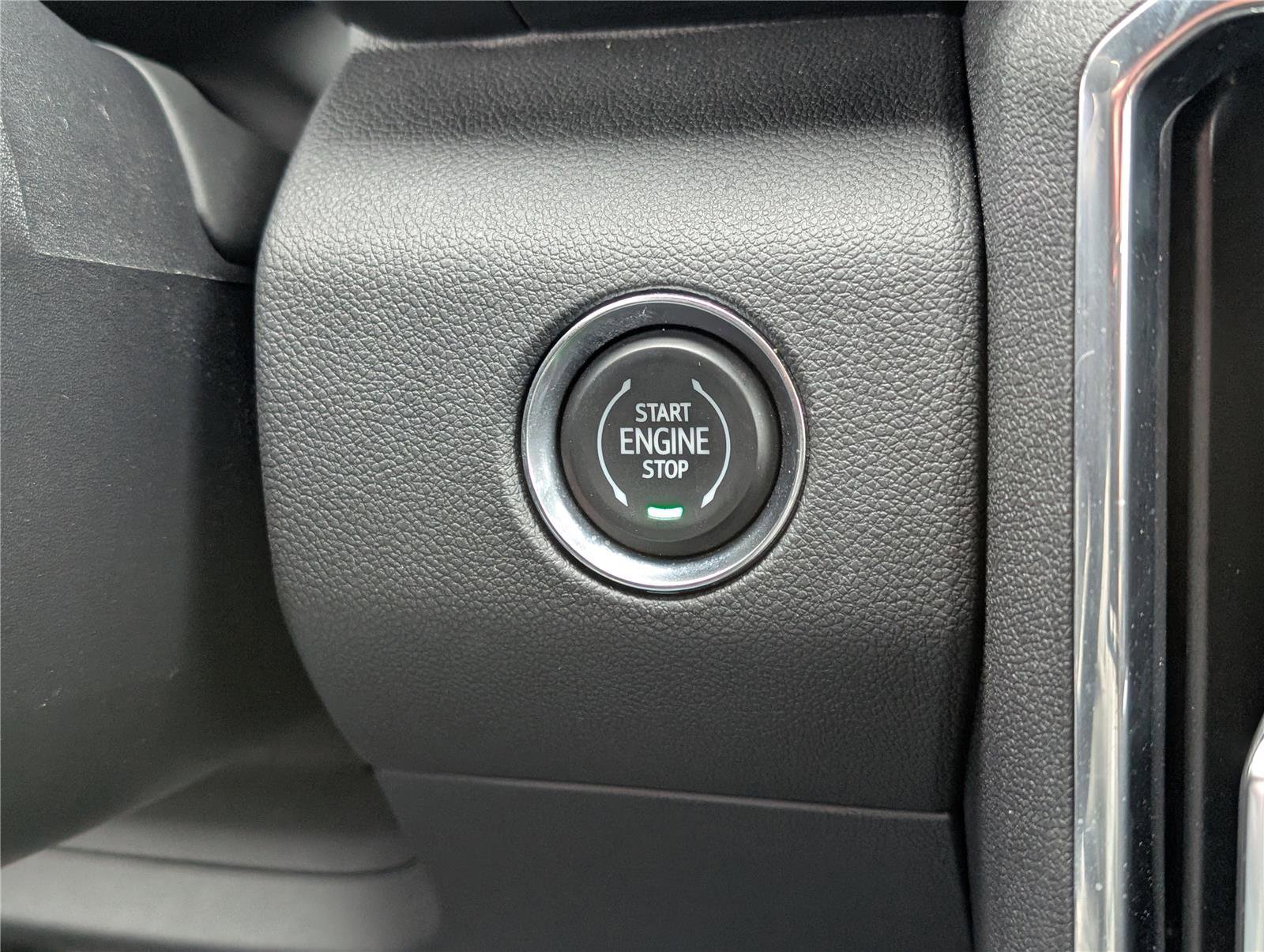 Used 2025 GMC Acadia Elevation image 24