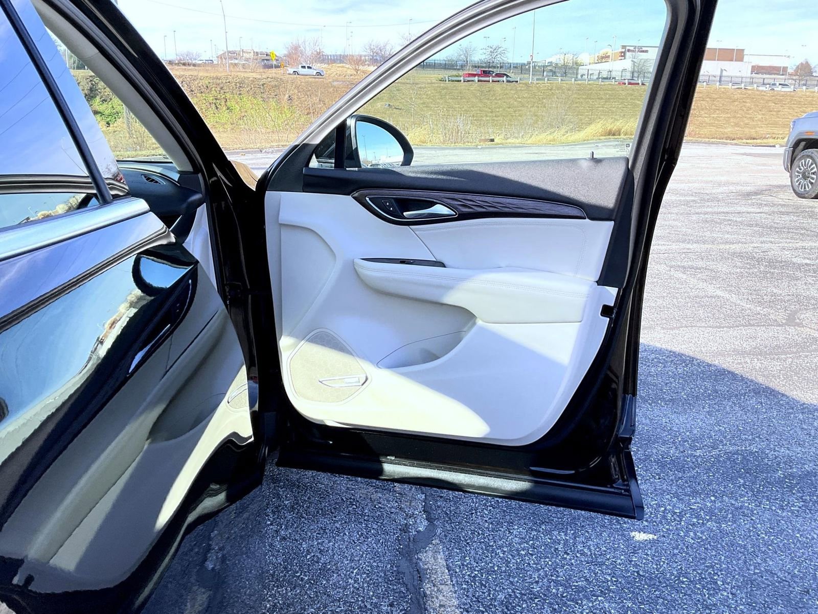 Used 2023 Buick Envision Avenir image 16