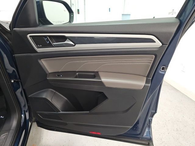 Used 2023 Volkswagen Atlas SEL Premium image 40