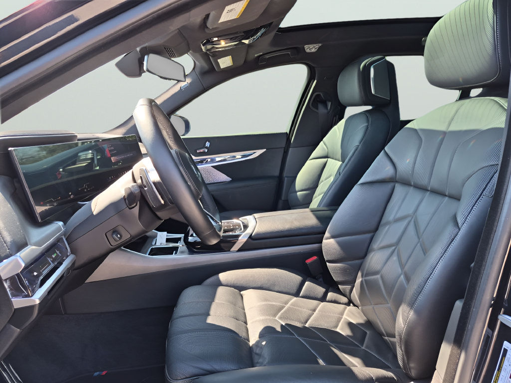 Used 2023 BMW 740i w/ Executive Package RWD image 18