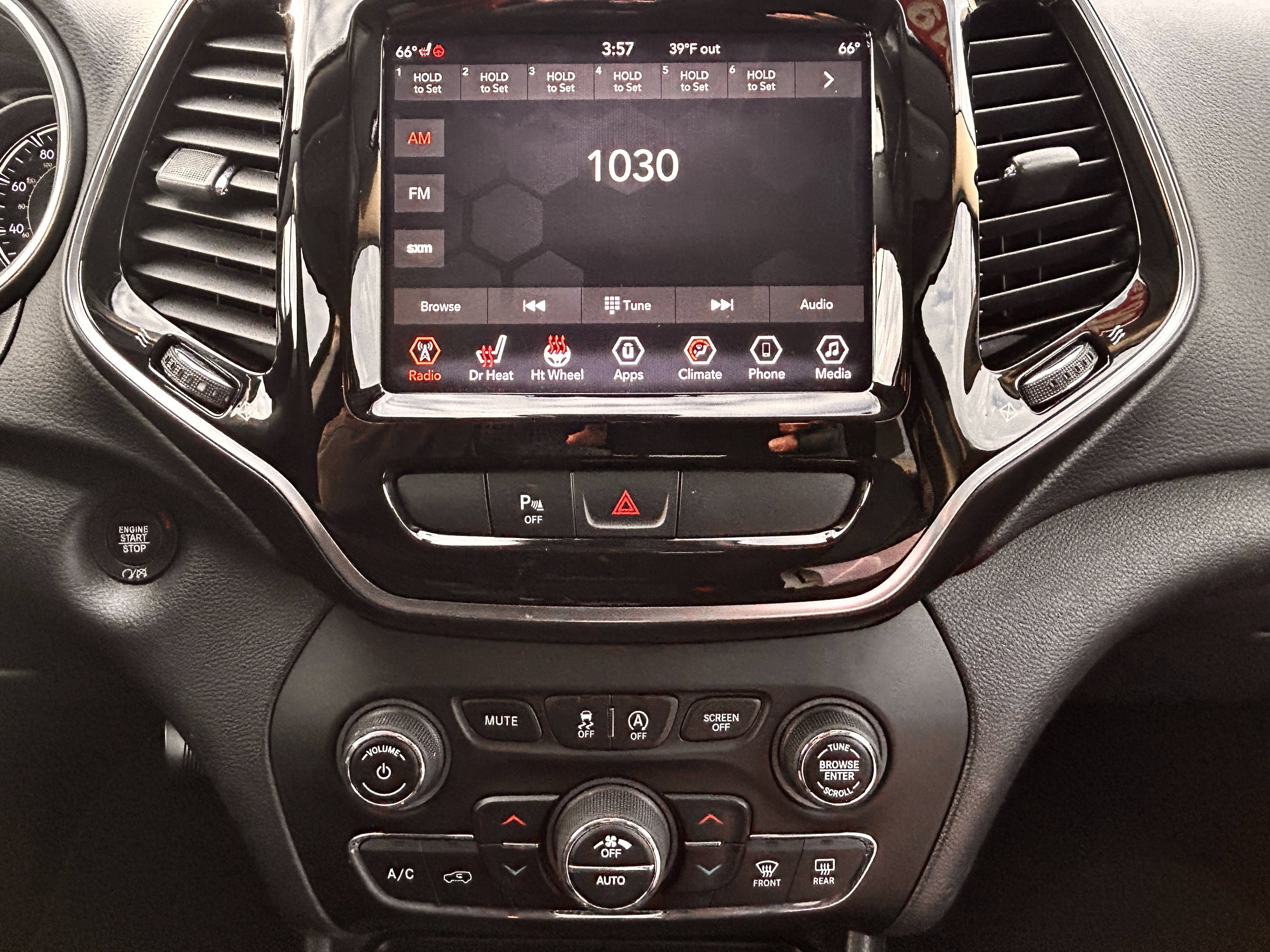 Used 2019 Jeep Cherokee Limited image 31