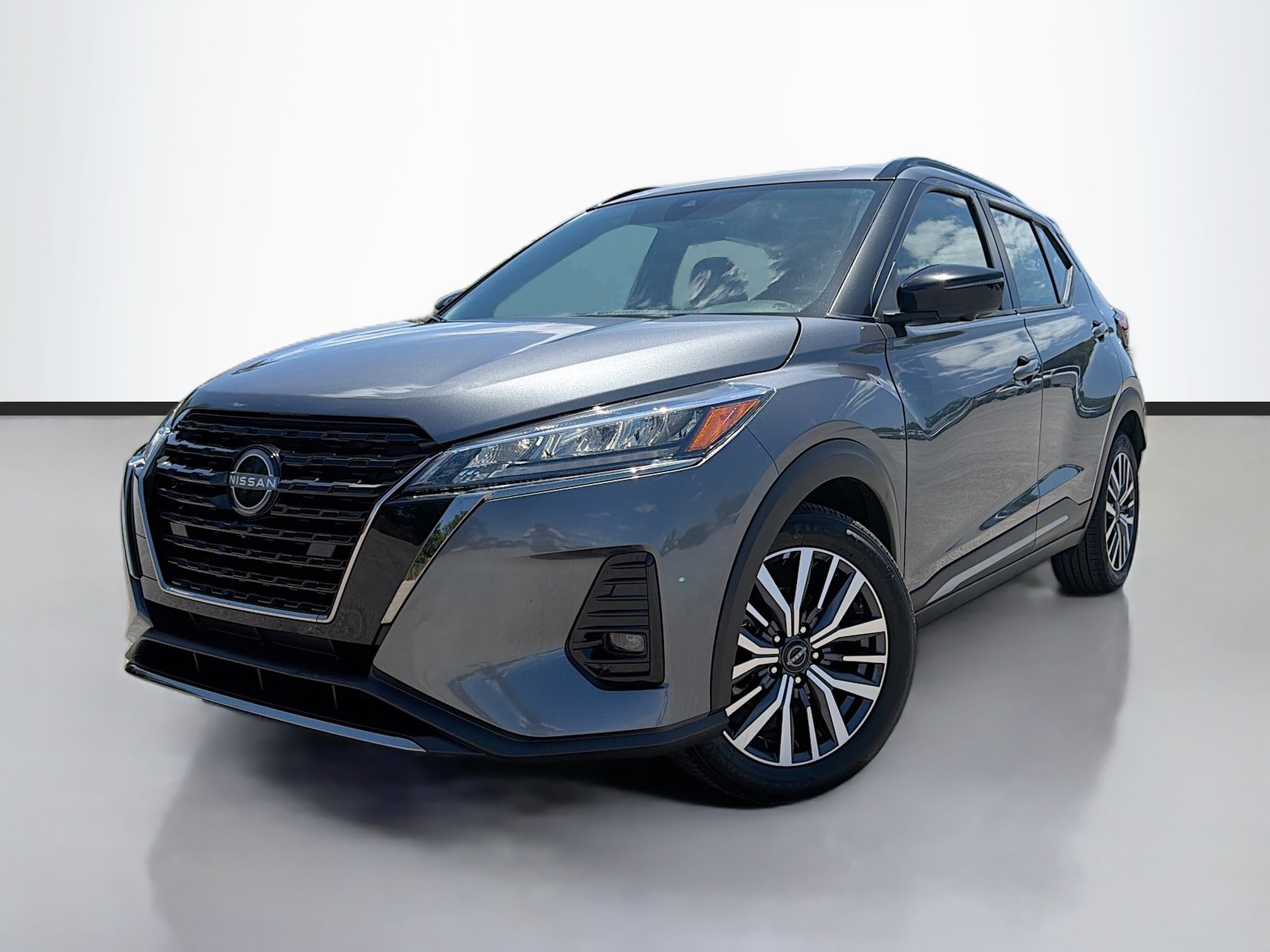 Used 2024 Nissan Kicks SR FWD image 1