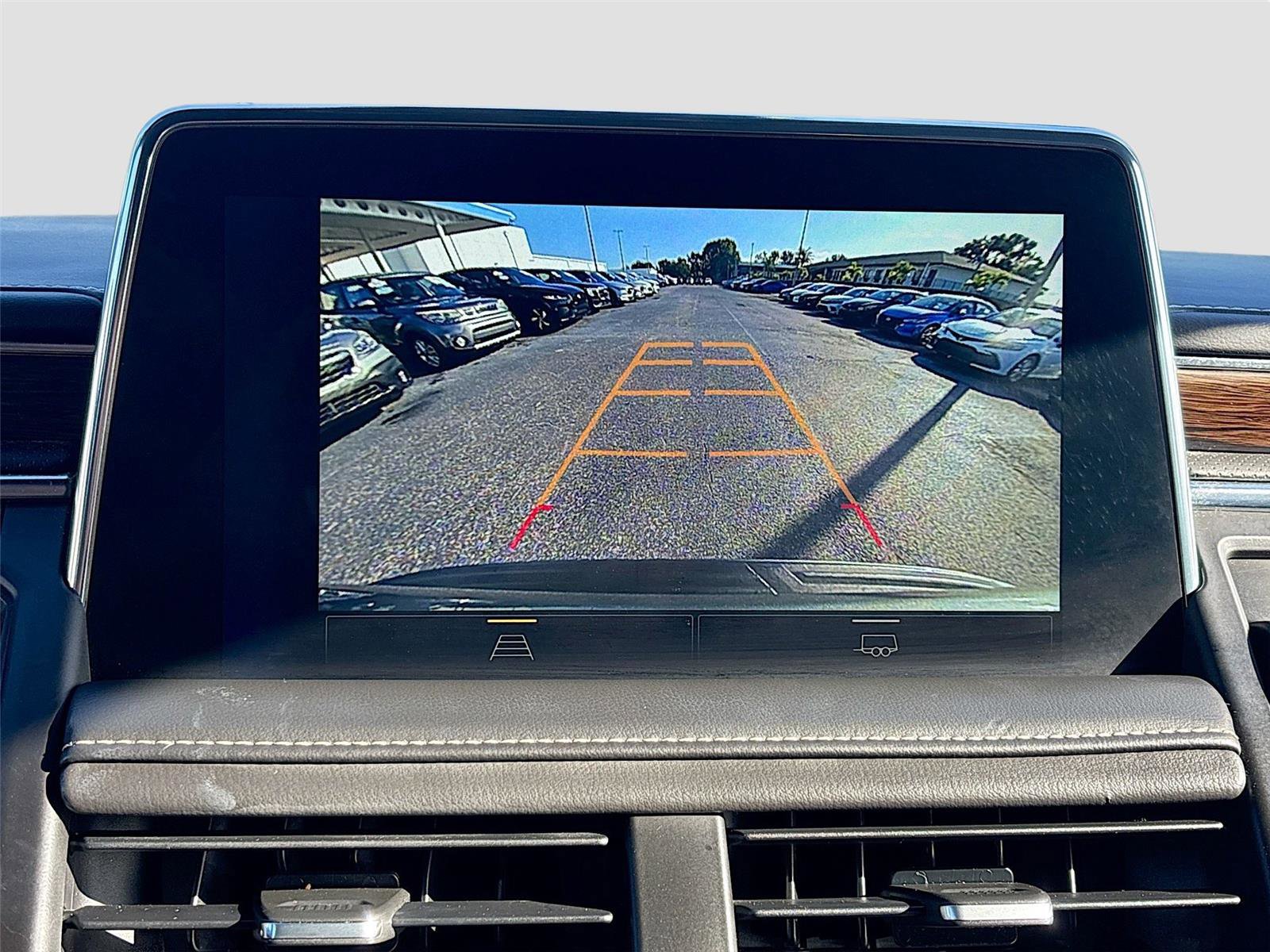 Used 2023 Chevrolet Suburban Premier image 15