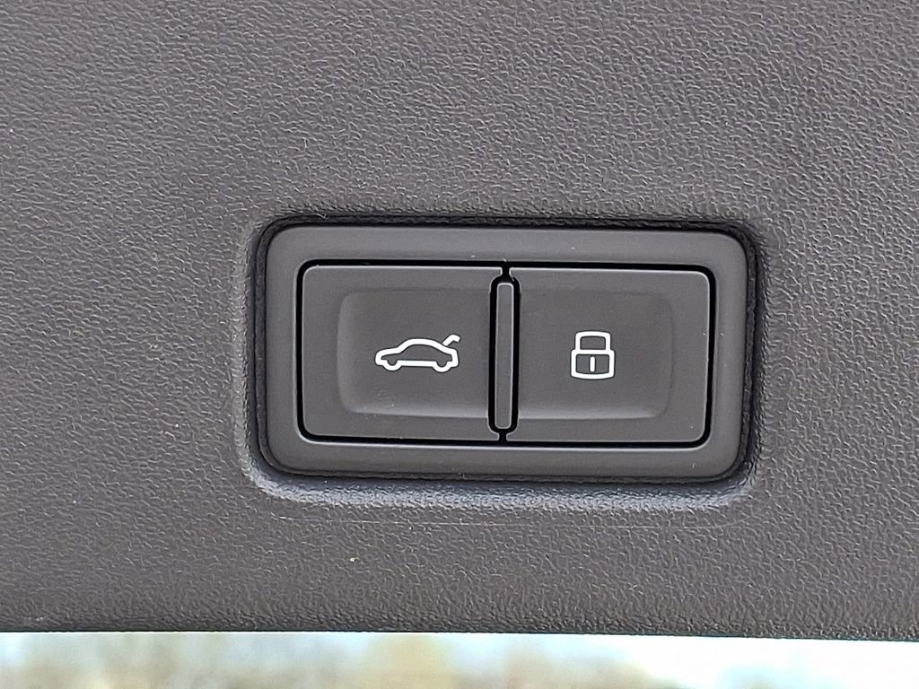 Used 2023 Audi Q4 e-tron Premium Plus w/ Premium Plus image 29