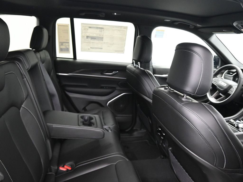 New 2025 Jeep Grand Cherokee Limited w/ Black Appearance Package image 17