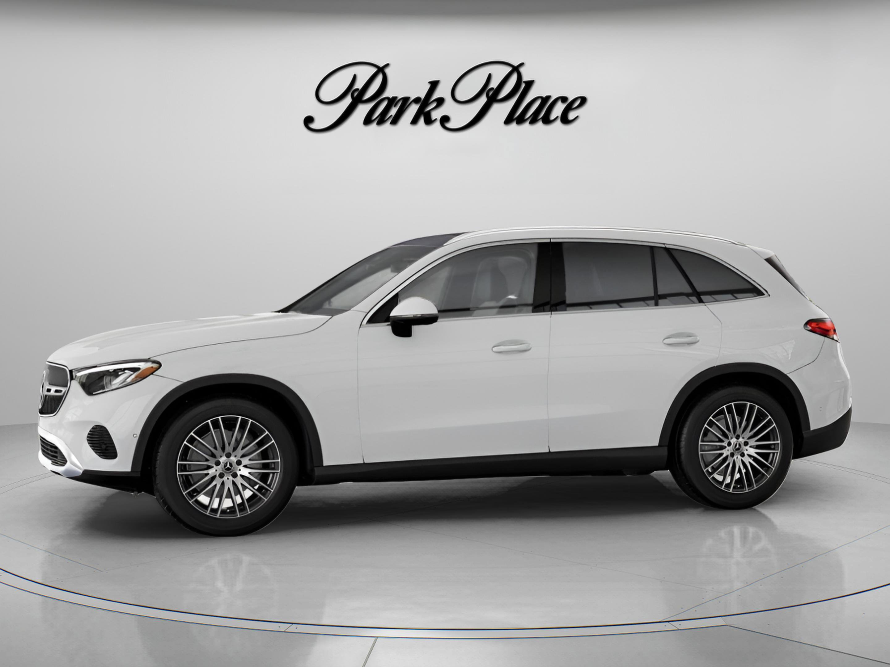 Used 2026 Mercedes-Benz GLC 300 image 4