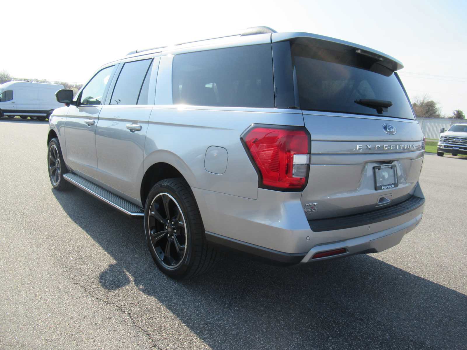 Used 2022 Ford Expedition Max XLT image 7