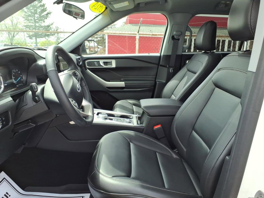 Used 2024 Ford Explorer XLT w/ Equipment Group 202A AWD/4WD image 15