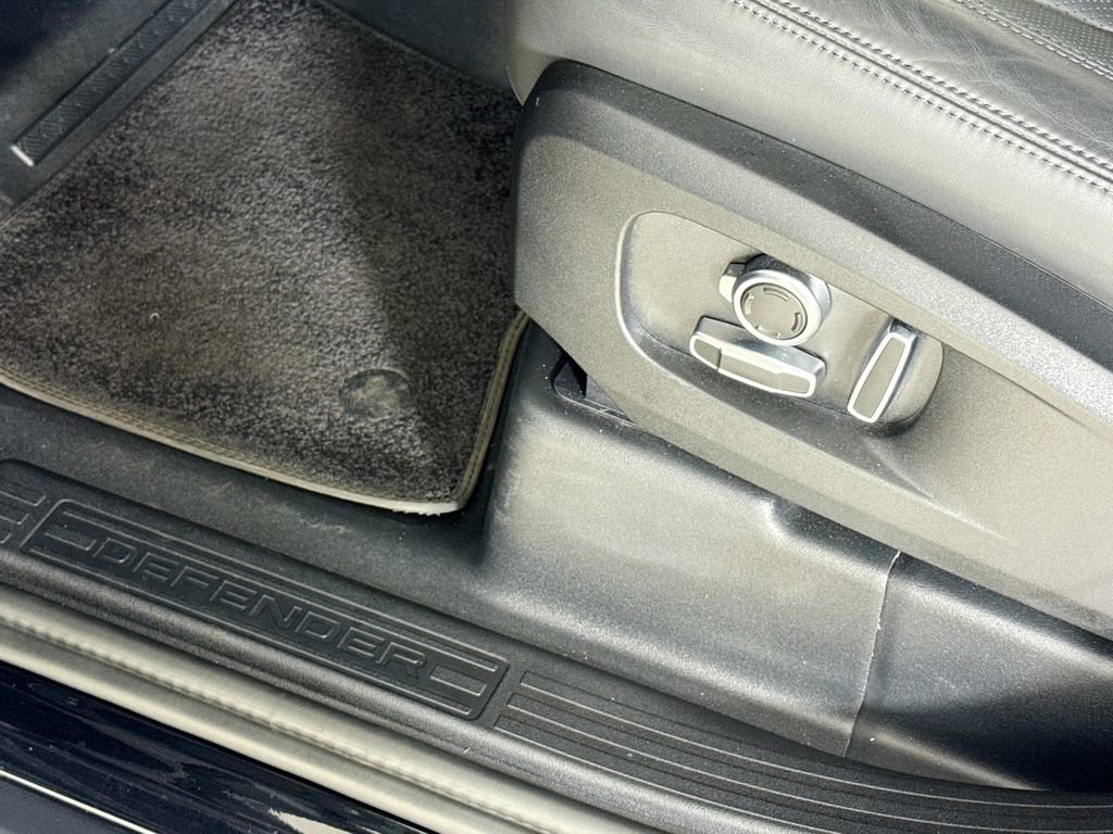 Used 2025 Land Rover Defender 130 S image 18