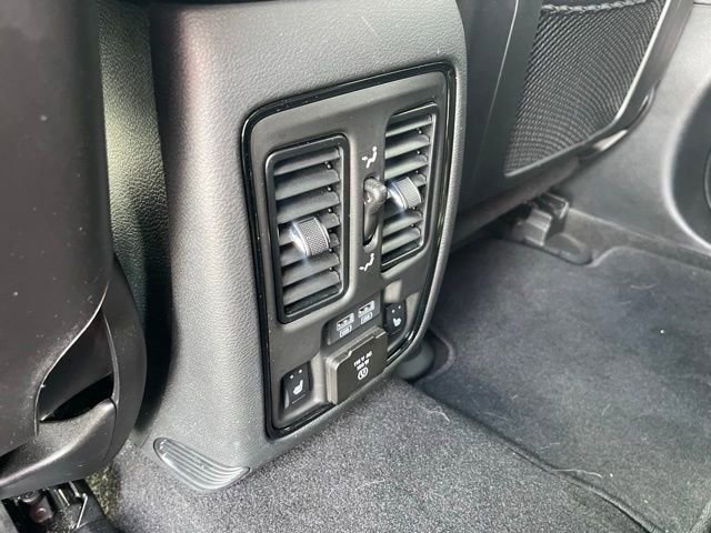 Used 2023 Dodge Durango R/T w/ Tow 'N Go Package AWD/4WD image 18