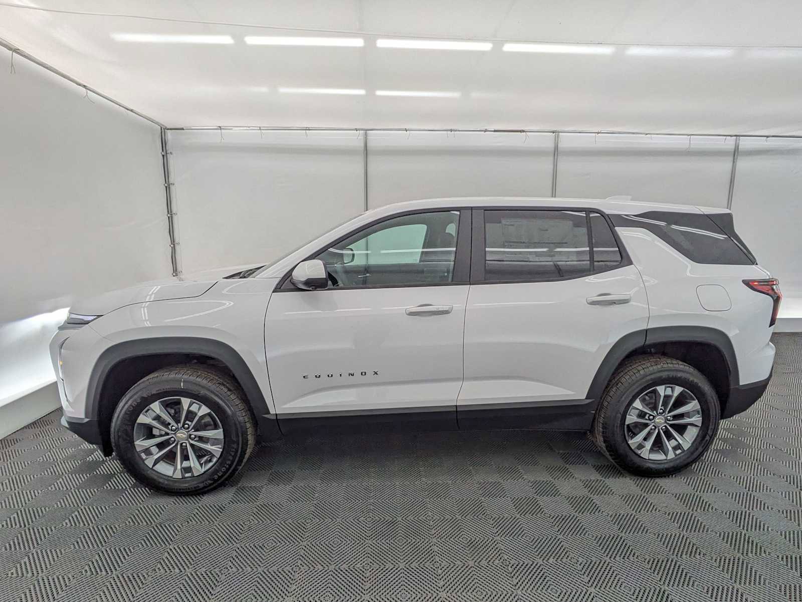 New 2026 Chevrolet Equinox LT image 3