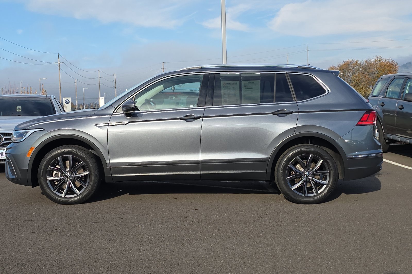 Used 2022 Volkswagen Tiguan SE image 6