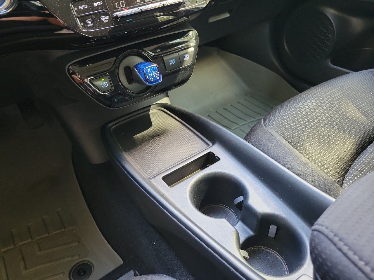 Used 2021 Toyota Prius LE FWD image 26