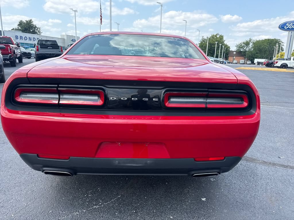 Used 2016 Dodge Challenger SXT RWD image 8