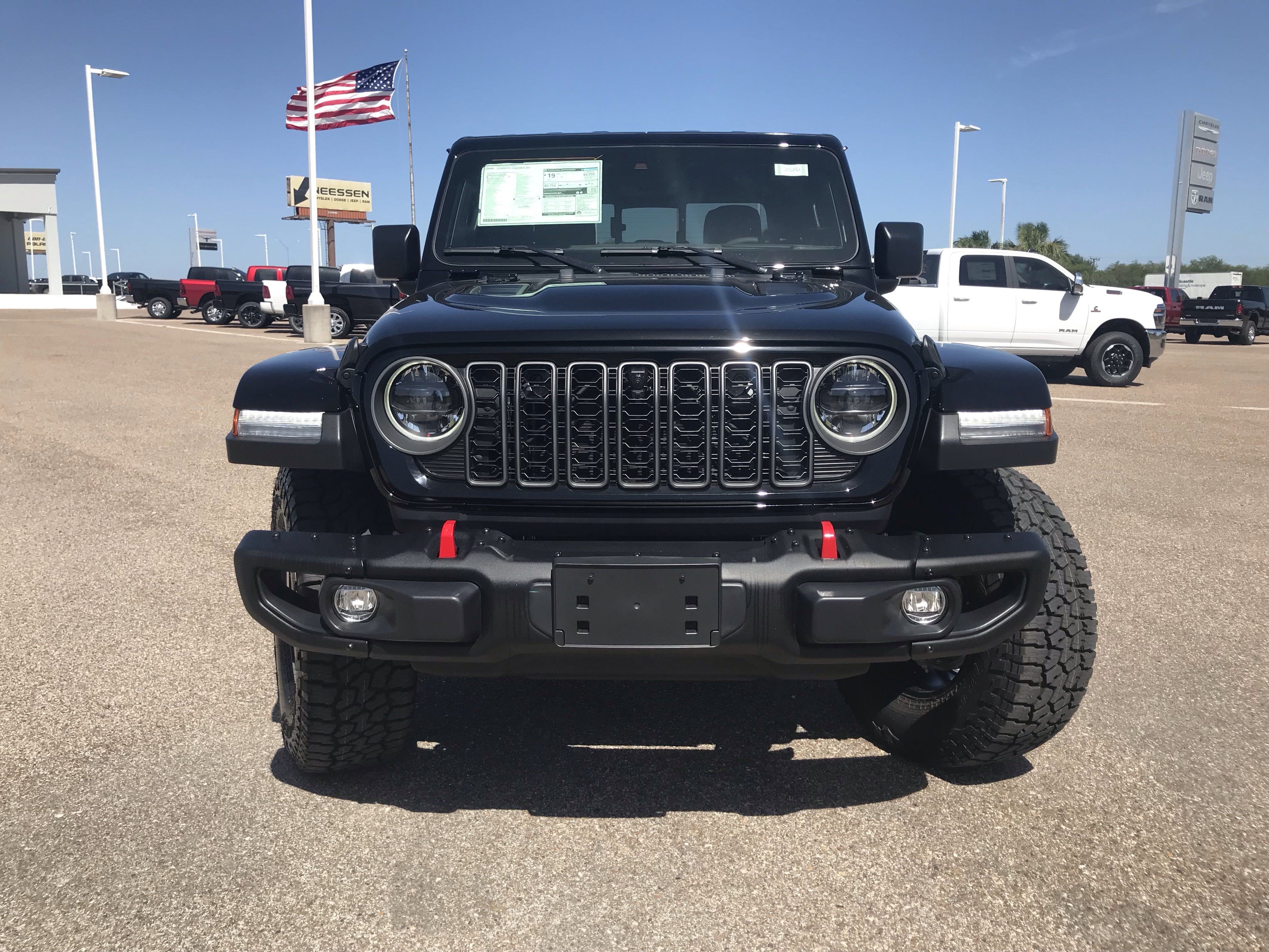 Used 2025 Jeep Gladiator Rubicon AWD/4WD image 2