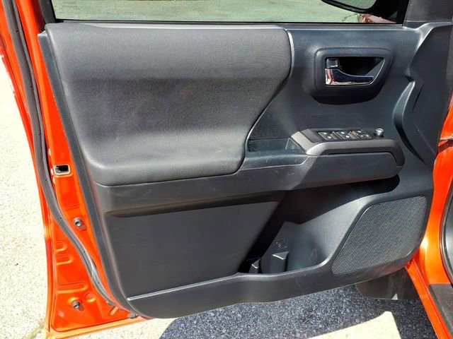 Used 2017 Toyota Tacoma SR5 AWD/4WD image 24