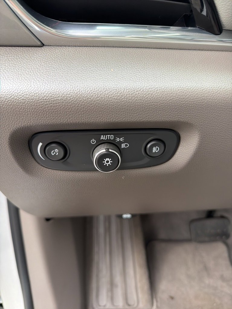 Used 2021 Chevrolet Traverse LT w/ LPO, Cargo Package image 18