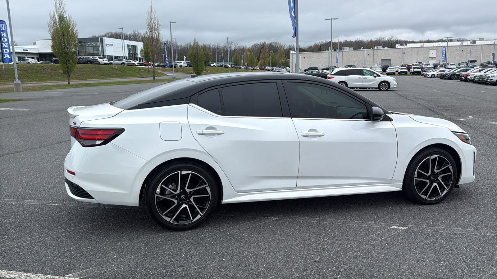 Used 2025 Nissan Sentra SR FWD image 4
