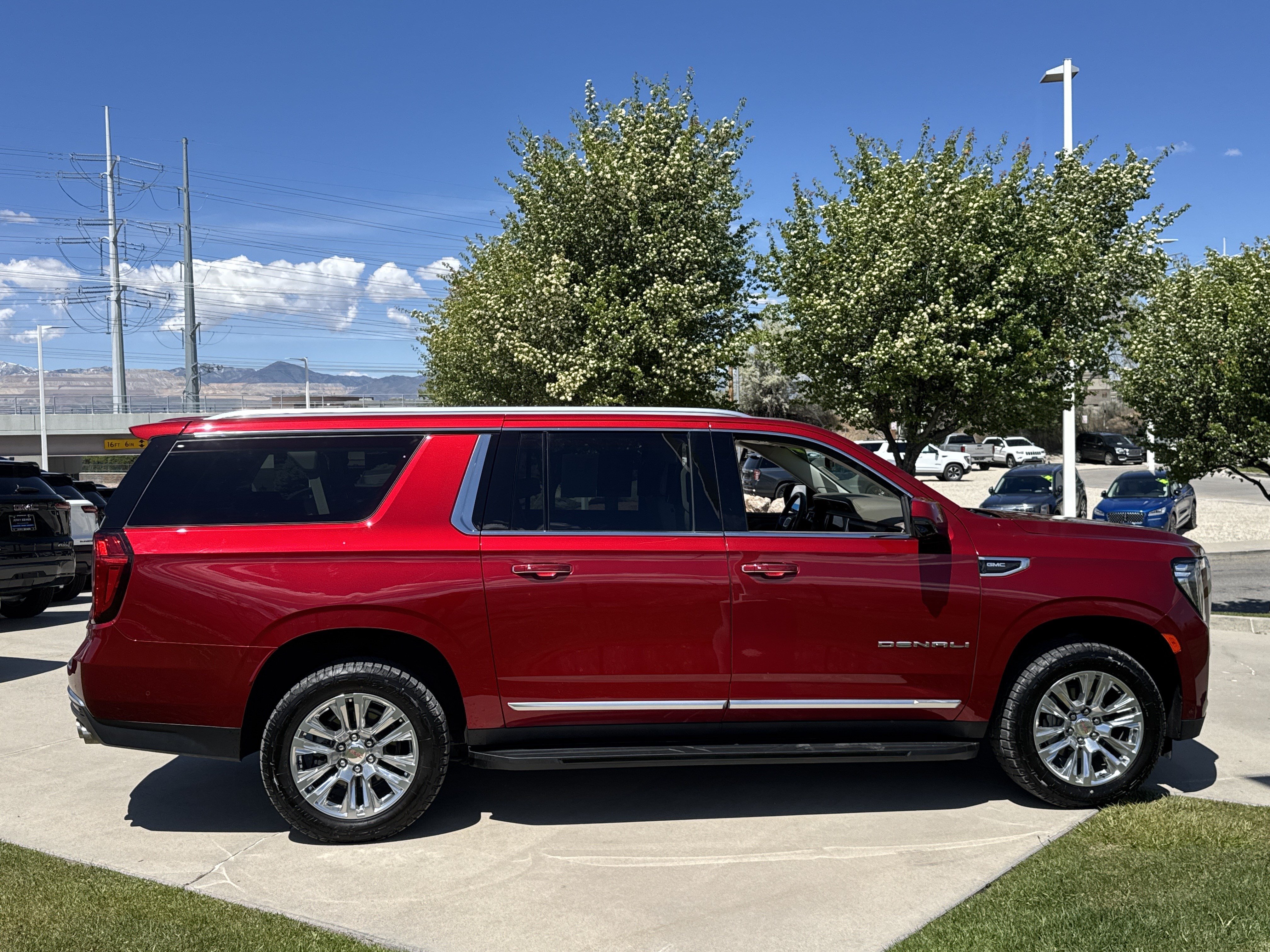 Certified 2024 GMC Yukon XL Denali w/ Advanced Technology Package AWD/4WD image 6