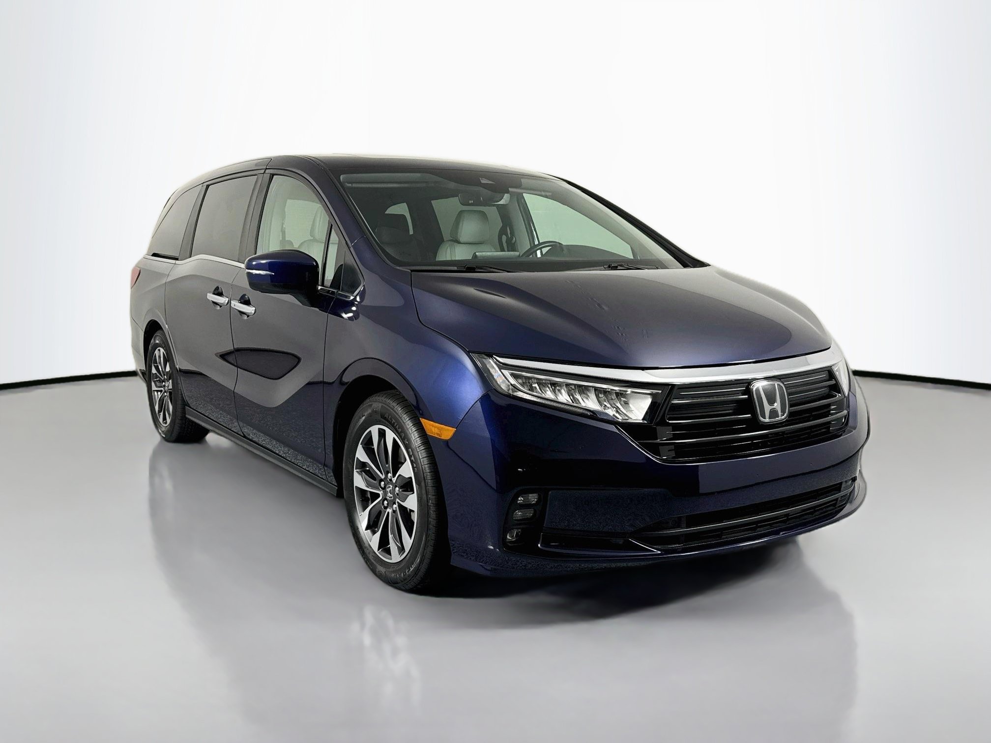 Certified 2024 Honda Odyssey EX-L image 3