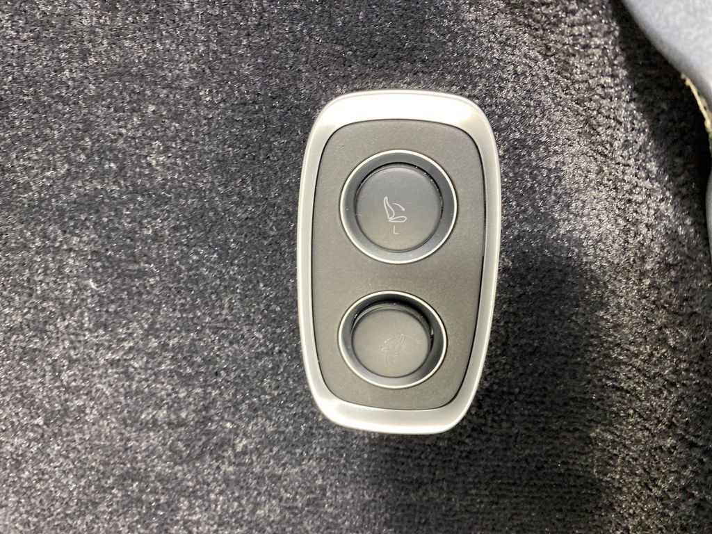 Used 2024 Aston Martin DBX 707 image 32