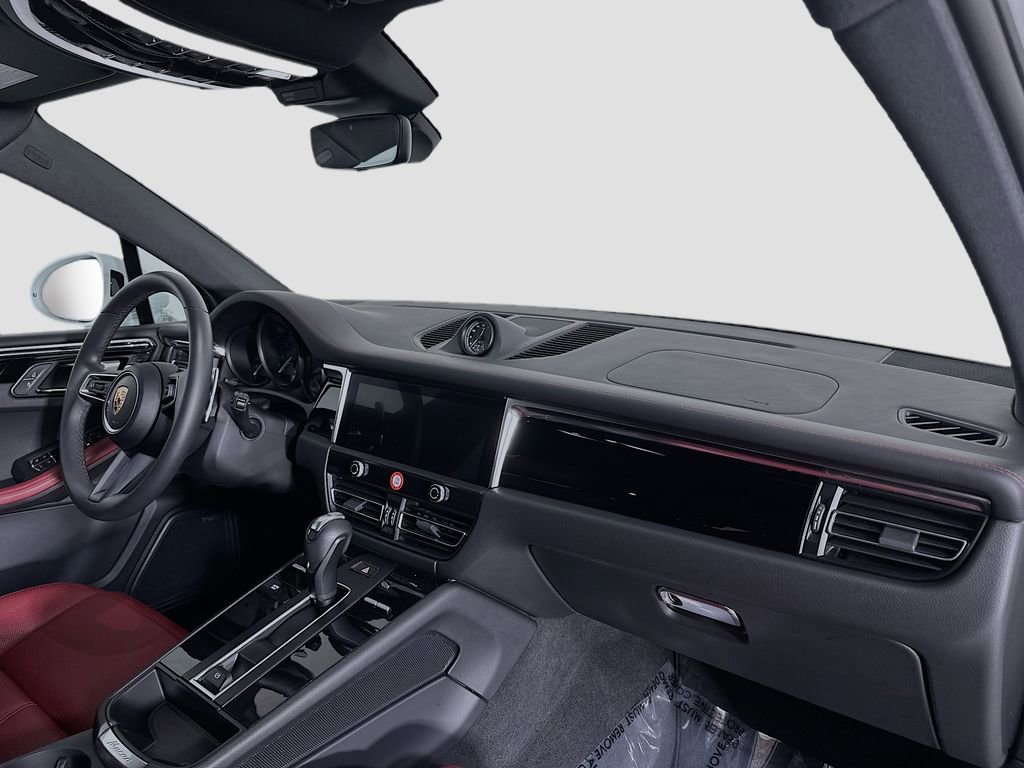 Used 2025 Porsche Macan image 32