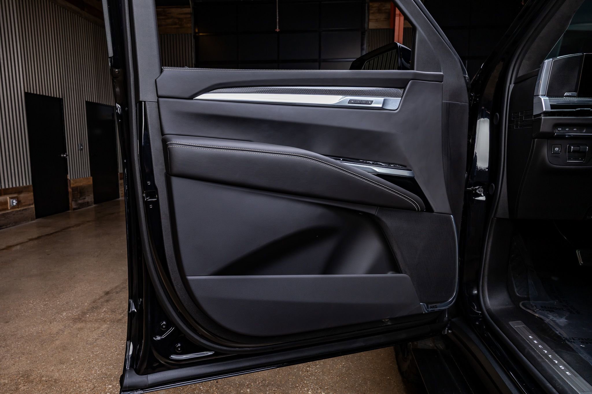 Used 2025 Cadillac Escalade V image 39